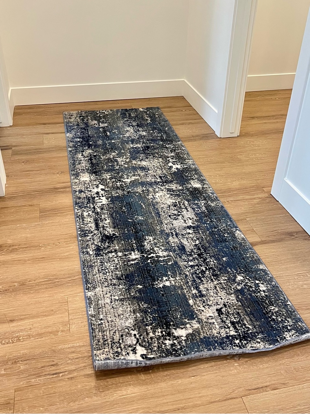 NEW Gertmenian Regio Runner Rug 2’7”x8’
